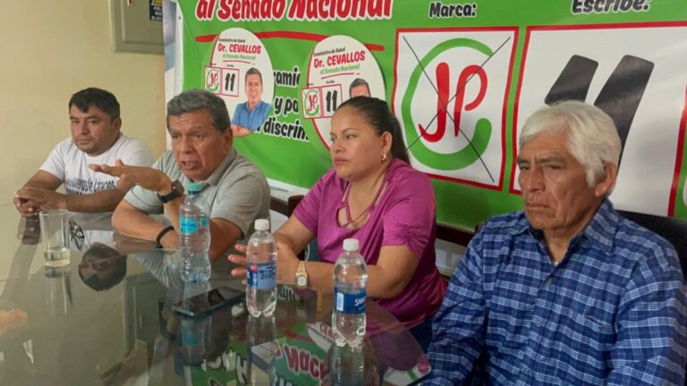 Hernando Cevallos Flores presentó su candidatura al Senado Nacional por Juntos por el Perú Hernando Cevallos Flores presentó su candidatura al Senado Nacional por Juntos por el Perú