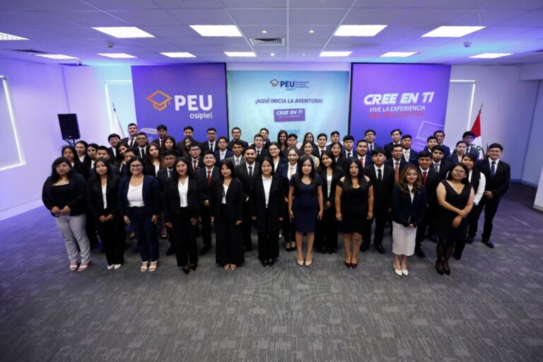 Jóvenes de Lima y regiones se preparan para liderar el sector telecomunicaciones en el Programa de Extensión Universitaria del OSIPTEL Jóvenes de Lima y regiones se preparan para liderar el sector telecomunicaciones en el Programa de Extensión Universitaria del OSIPTEL