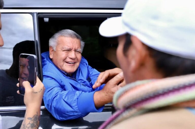 Acuña anuncia carretera y hospital para Huancabamba durante visita a Piura