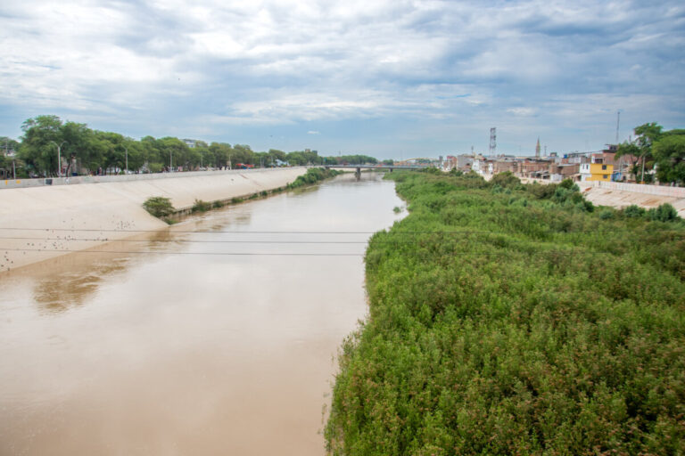 Decano del Colegio de Ingenieros advierte riesgo crítico por cauce sedimentado del río Piura