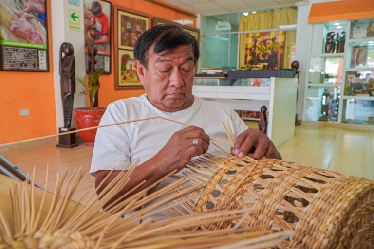 Idelfonso Prado: 37 años preservando el tejido en paja junco en Catacaos