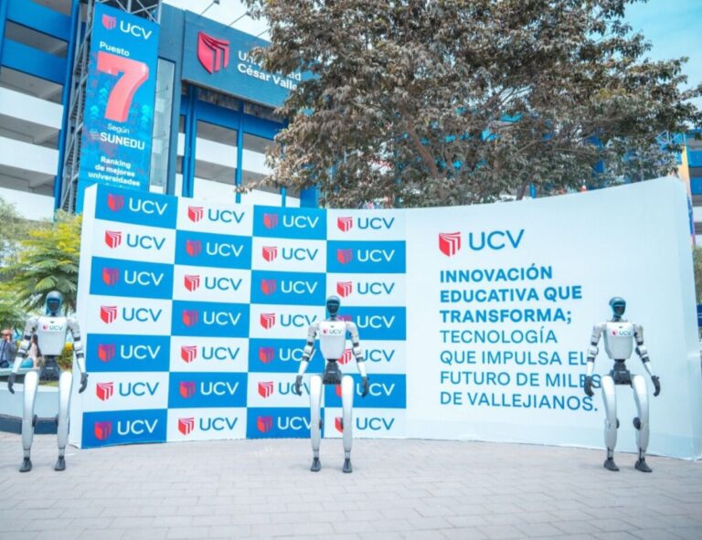 UCV impulsa la educación del futuro con robots humanoides y tecnología de vanguardia