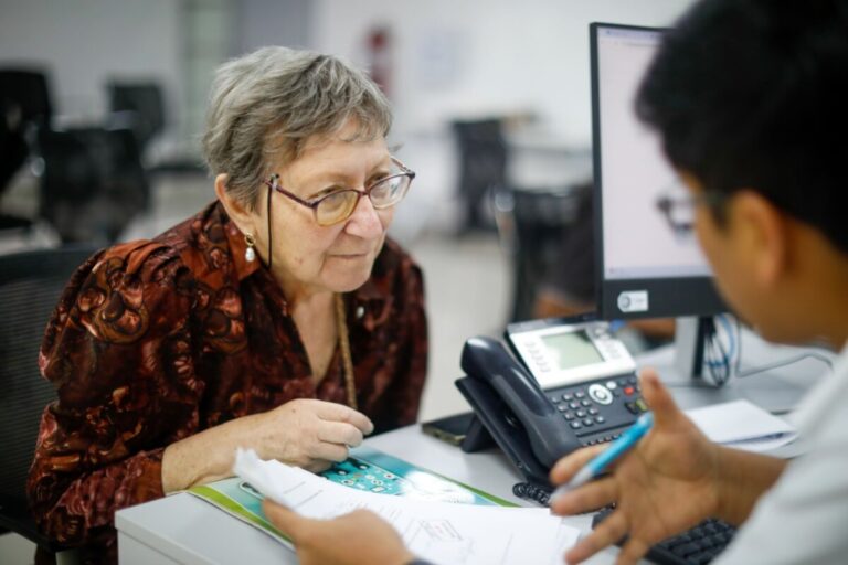 Al menos 7 de cada 10 atenciones realizadas por el OSIPTEL fueron por casos relacionados con el servicio móvil