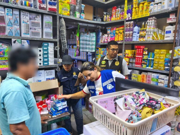 Incautan más de 40 mil medicamentos de venta restringida en operativo en mercado de Piura