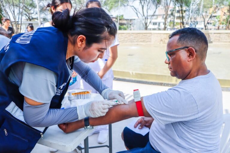 Minsa amplía vacunación contra el dengue hasta los 20 años y prioriza a personal de salud y FF. AA. en cuatro regiones