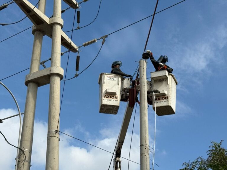 Enosa atiende incidencias eléctricas provocadas por lluvias en distintos sectores de Piura
