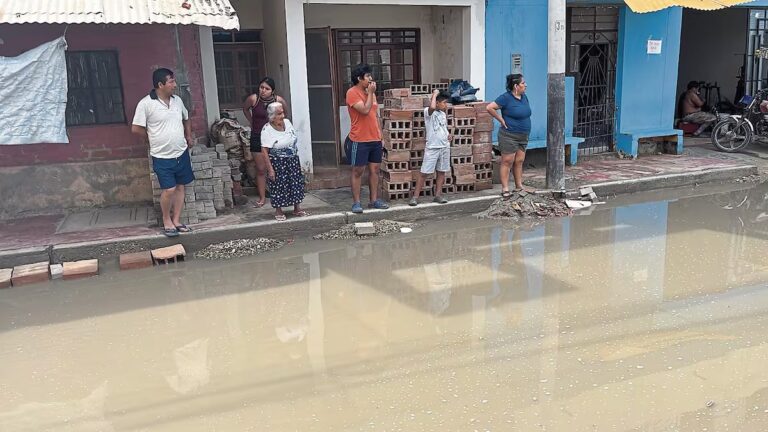 Obras inconclusas y lluvias dejan calles intransitables en Catacaos
