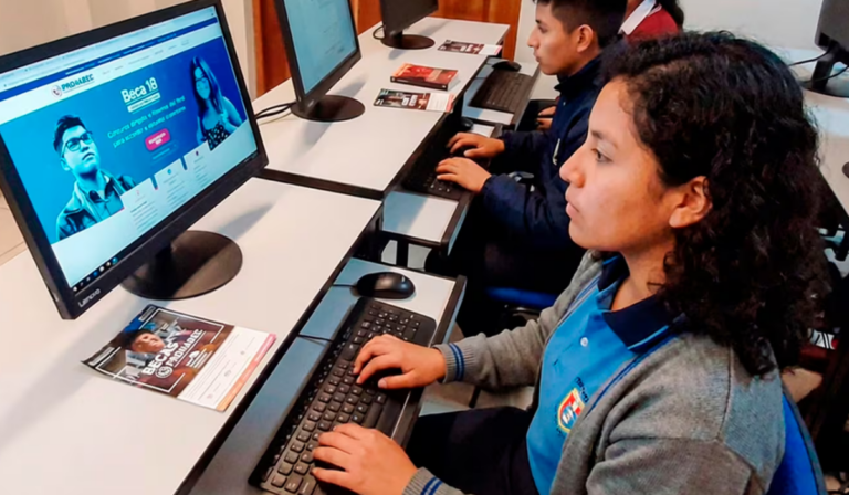 Proponen ampliar edad límite de Beca 18 hasta los 25 años para incluir a más jóvenes talentos El proyecto destaca que el acceso a estudios superiores es clave para el crecimiento económico y social del país.