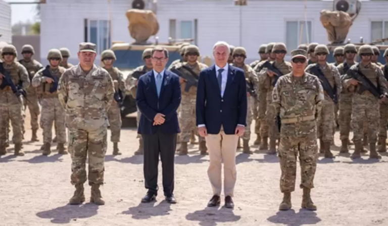 José Antonio Kast supervisa el Plan Muro Fronterizo entre Perú y Chile en Arica José Antonio Kast supervisa el Plan Muro Fronterizo entre Perú y Chile en Arica