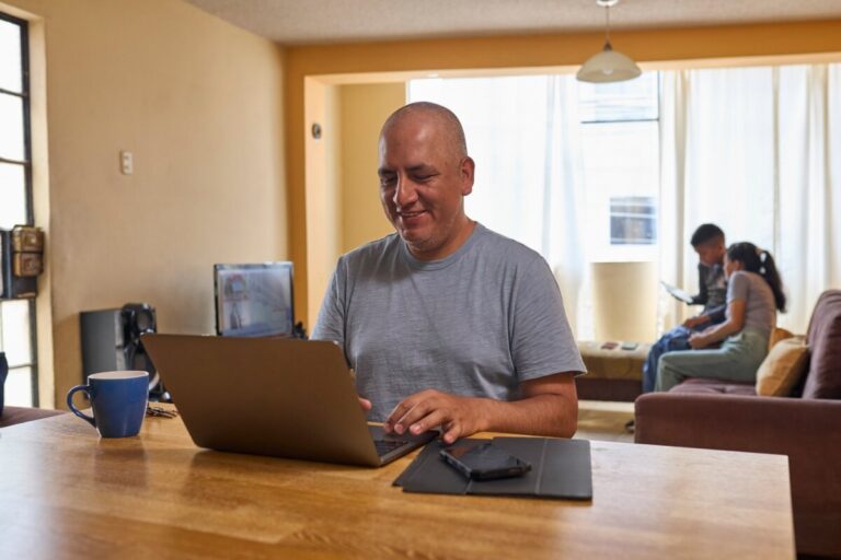 Más del 82 % de conexiones de internet fijo usan fibra óptica Más del 82 % de conexiones de internet fijo usan fibra óptica