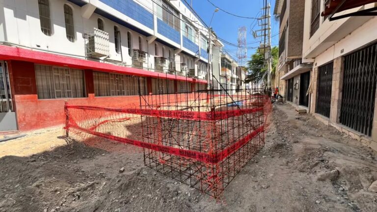 Vecinos de la calle Lima protestan por retrasos en obra del centro histórico de Piura Vecinos de la calle Lima protestan por retrasos en obra del centro histórico de Piura