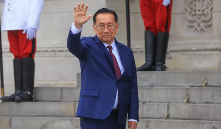 El tercer vicepresidente del Parlamento, Ilich López, confirmó que ya se encuentra en marcha la recolección de firmas necesarias para presentar la moción de censura.