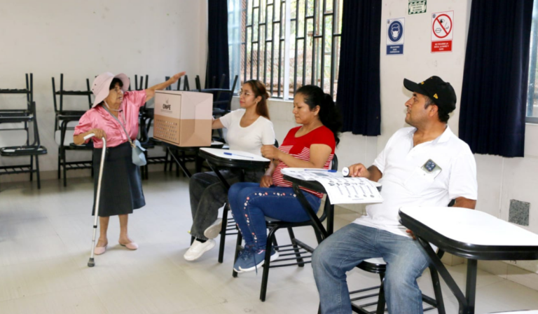 En caso de que la entidad financiera elegida rechace el pago, el beneficiario podrá realizar el cobro de manera presencial.