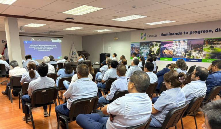 Como parte de las actividades, la empresa realizó una charla sobre prevención de riesgos eléctricos domiciliarios.
