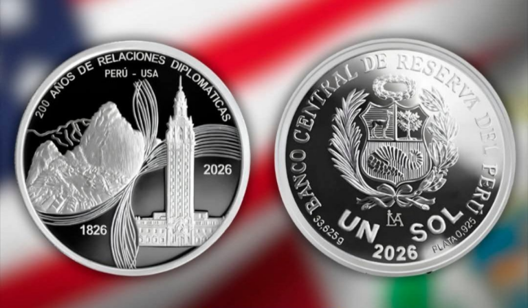 En la parte superior de la pieza se lee la inscripción “200 años de relaciones diplomáticas”.