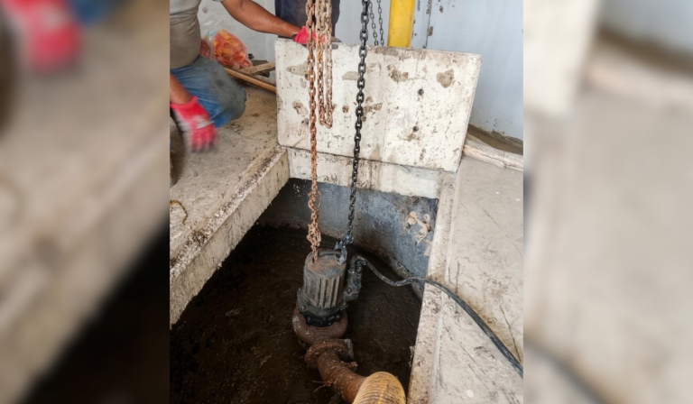 La intervención incluyó la instalación de una cámara sumergible que optimiza el rendimiento de la estación y permite restablecer el flujo regular del alcantarillado.