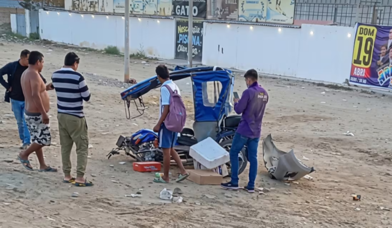 Sullana: producto del fuerte impacto, el conductor quedó inconsciente sobre la vía y fue evacuado de emergencia.