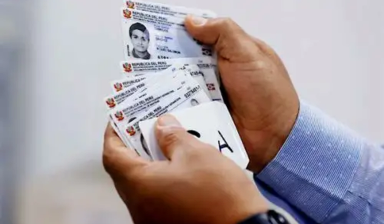 Elecciones 2026: Reniec entregará DNI hasta las 4 de la tarde el domingo 12 de abril Reniec exhortó a la ciudadanía a verificar con anticipación el estado de su documento y acudir con tiempo a las agencias habilitadas