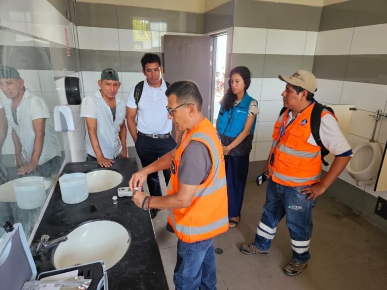 EPS Grau lanza “Gasfitero en tu escuela” para prevenir fallas sanitarias en colegios de Piura