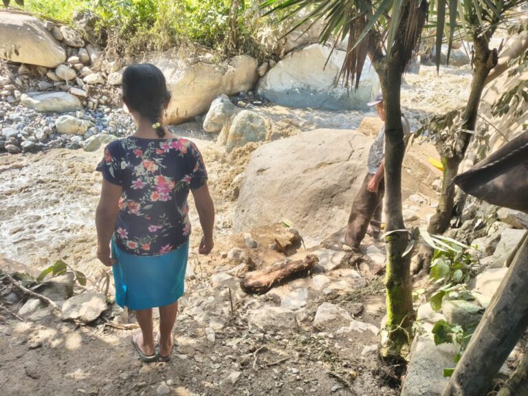 Más de 3 mil personas quedan aisladas tras desborde de quebrada en la sierra de Piura