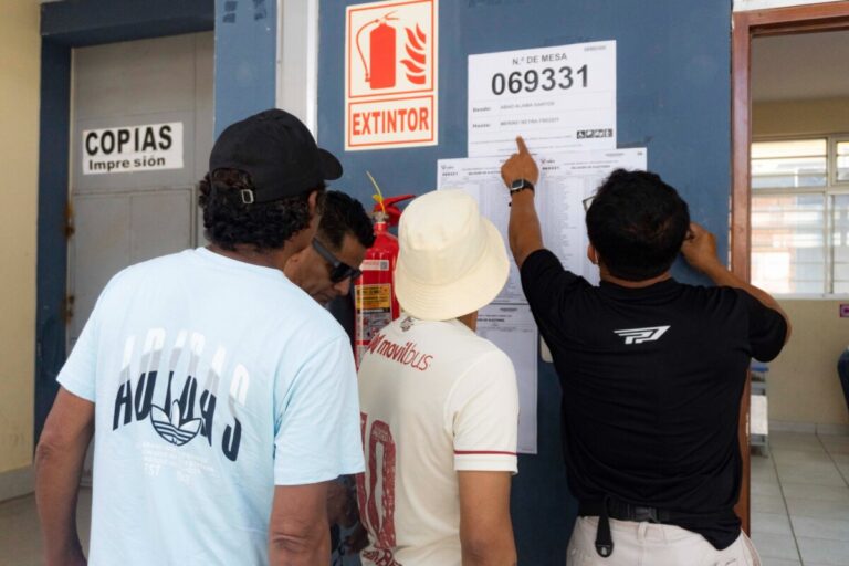 El análisis también evidencia diferencias marcadas entre el comportamiento electoral en zonas urbanas y rurales.