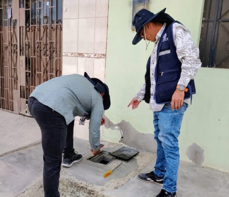Detectan 49 conexiones clandestinas de agua durante catastro comercial en Sullana Detectan 49 conexiones clandestinas de agua durante catastro comercial en Sullana