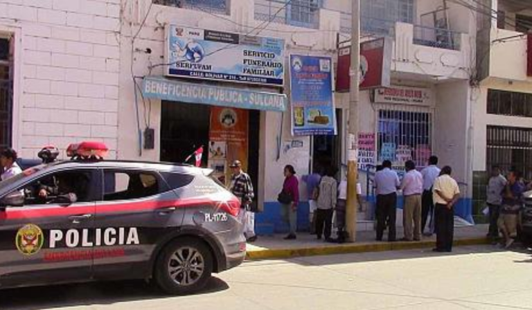 Los implicados retiraron colchones, paquetes de papel higiénico y otros bienes de primera necesidad.