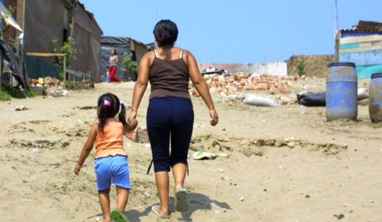 La pobreza en Piura cayó a 28.1% este año. Sin embargo, la región aún no recupera los niveles previos a la pandemia y registra una reducción de más de 57 mil personas en la clase media desde 2019.