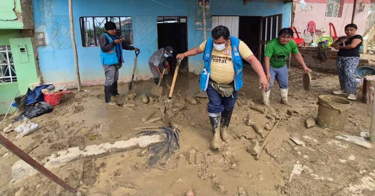 Colegio Médico de Piura advierte aumento de infecciones tras desborde de aguas residuales en Paita