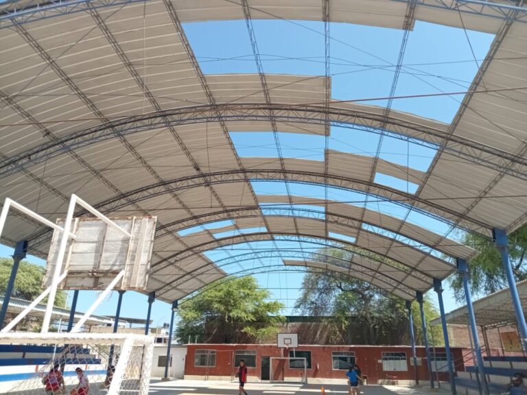 Techo en mal estado pone en peligro a estudiantes de I.E. San Martín de Porres, en Talara