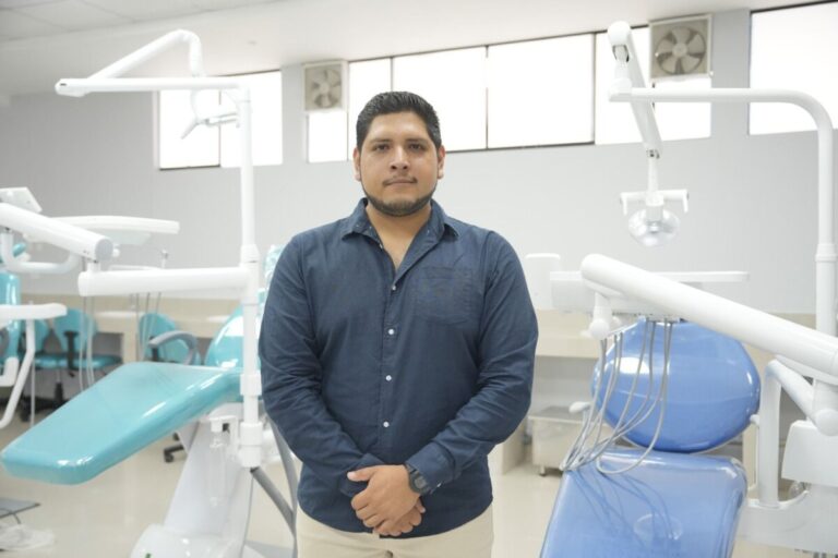 Estudiante de Estomatología de la UCV Piura presenta investigación en Congreso de Rehabilitación Oral