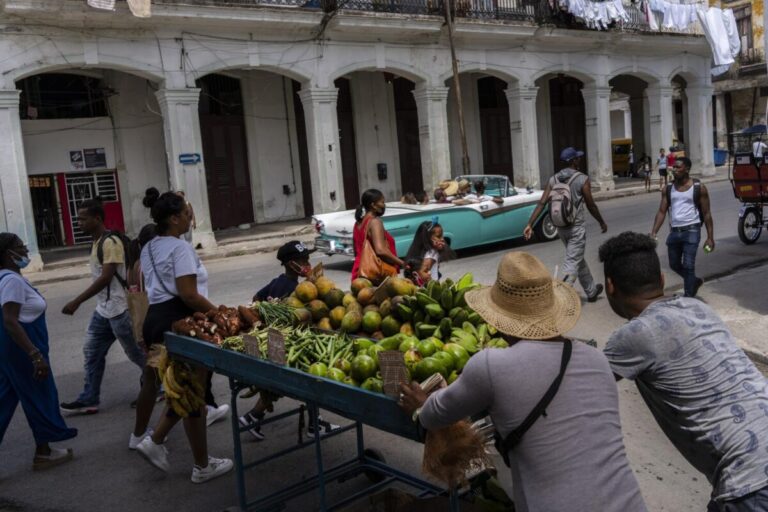 Cuba aprueba reformas de libre mercado y abre sectores estratégicos a la inversión privada Cuba aprueba reformas de libre mercado y abre sectores estratégicos a la inversión privada