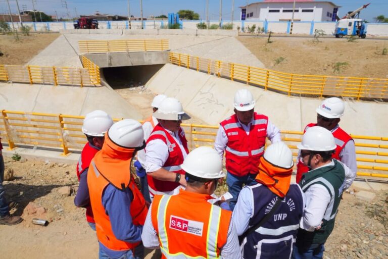 Consejo de Recursos Hídricos verifica avance del proyecto de drenaje pluvial en Talara Representantes del Consejo de Recursos Hídricos de la Cuenca Chira-Piura supervisaron los trabajos ejecutados por la ANIN y constataron el progreso de componentes clave del proyecto destinado a reducir el riesgo de inundaciones en la provincia.