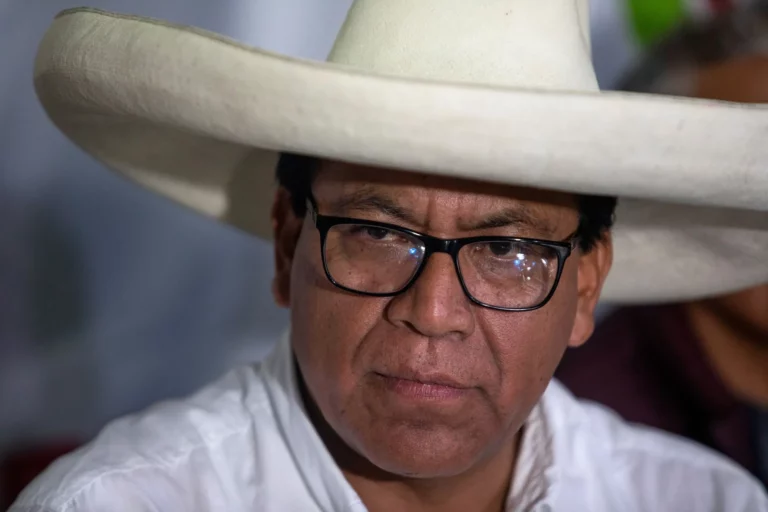 Roberto Sánchez rechaza acusaciones y niega presuntos recortes salariales en su despacho