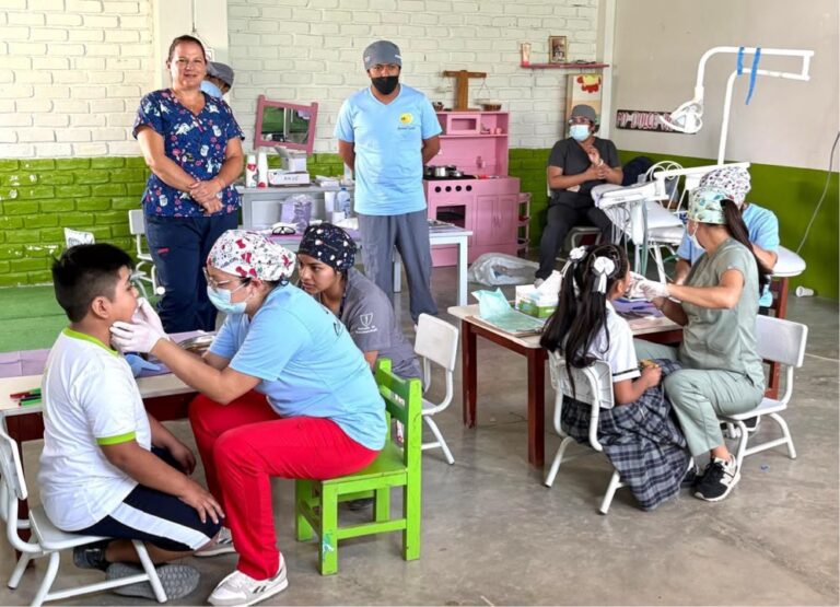 Más del 85 % de los peruanos presenta caries dental: UCV fortalece campañas de prevención en el norte Más del 85 % de los peruanos presenta caries dental: UCV fortalece campañas de prevención en el norte