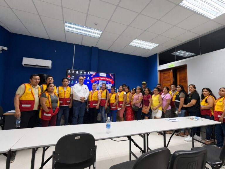 Enosa y Policía Comunitaria fortalecen prevención eléctrica en juntas vecinales de Chulucanas Representantes de las Juveco recibieron orientación sobre seguridad, prevención de accidentes y medidas de respuesta ante posibles emergencias relacionadas con el servicio eléctrico.
