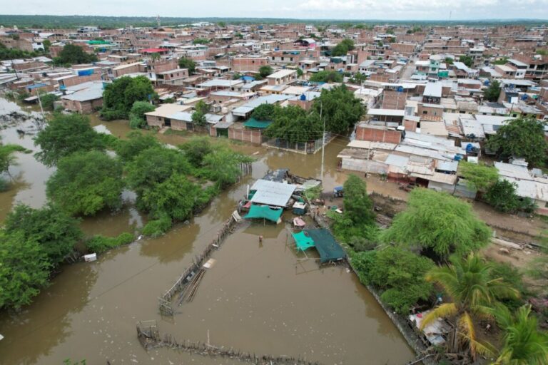 Fenómeno El Niño en Piura: GORE y municipalidades solo ejecutaron el 33 % de su presupuesto anual para prevención de desastres Fenómeno El Niño en Piura GORE y municipalidades solo ejecutaron el 33 % de su presupuesto anual para prevención de desastres