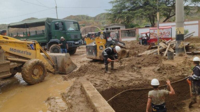 Fuerzas Armadas podrán intervenir en la limpieza de ríos de Piura para reducir riesgos por El Niño El Ministerio de Defensa señaló que aún es posible ejecutar obras de mitigación, como la limpieza de cauces y defensas ribereñas. Además, instó a los gobiernos regionales y locales a acelerar el uso de los recursos disponibles.