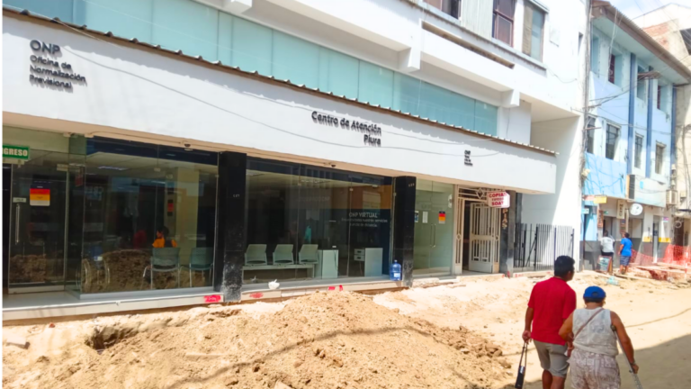 La restricción del acceso al Centro de Atención se debe a las obras de desagüe y alcantarillado que ejecuta la Municipalidad de Piura en el centro de la ciudad.