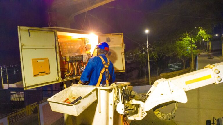 Este sábado 18 restringirán el servicio eléctrico en sectores de Tumbes y Talara por cambio de postes Este sábado 18 restringirán el servicio eléctrico en sectores de Tumbes y Talara por cambio de postes