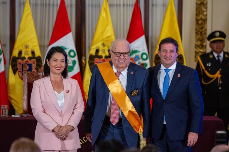 Julio Velarde advierte que el fenómeno El Niño será el principal riesgo para la economía peruana Julio Velarde advierte que el Fenómeno El Niño será el principal riesgo para la economía peruana