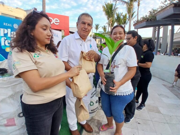 Piuranos participan en Ecotrueque y promueven el reciclaje con intercambio de residuos