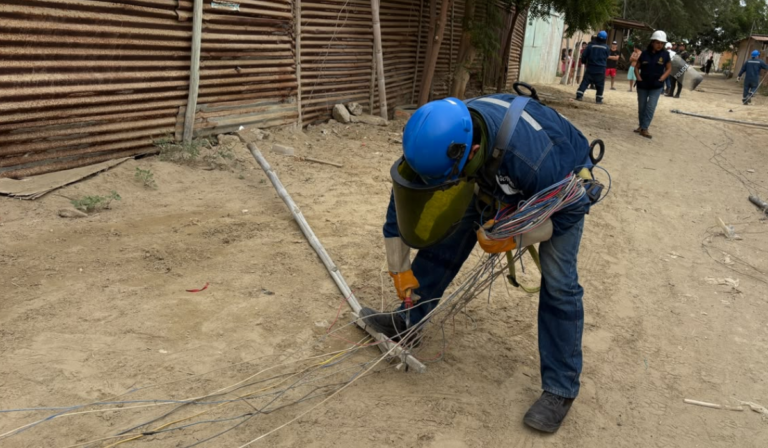 Enosa retira conexiones clandestinas ante lluvias por el FEN La intervención se desarrolló en las UPIS Los Pinos del Norte, Villa Caritas y Las Flores, además de otras ampliaciones y asociaciones de vivienda de la zona.