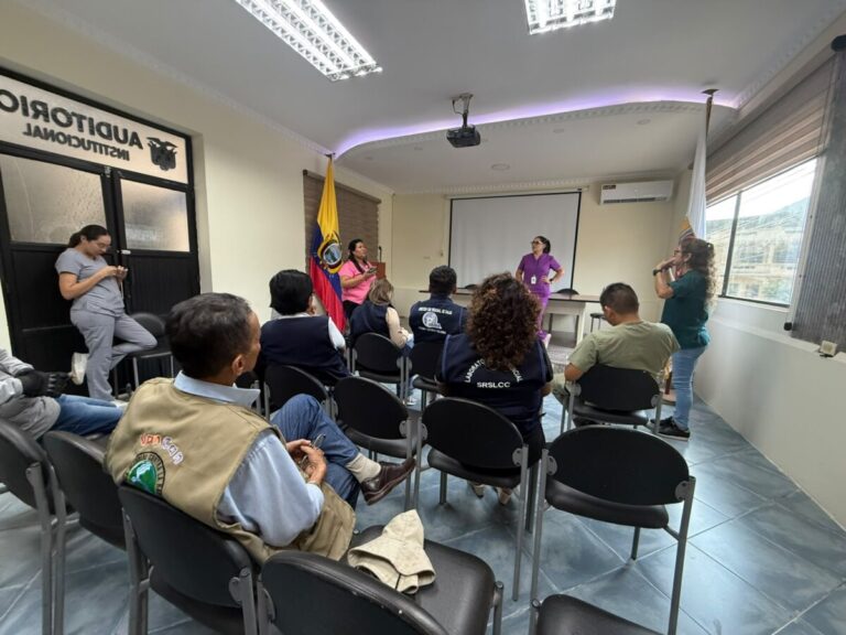 Perú y Ecuador ejecutan fumigación conjunta contra el dengue en la frontera de Suyo Perú y Ecuador ejecutan fumigación conjunta contra el dengue en la frontera de Suyo