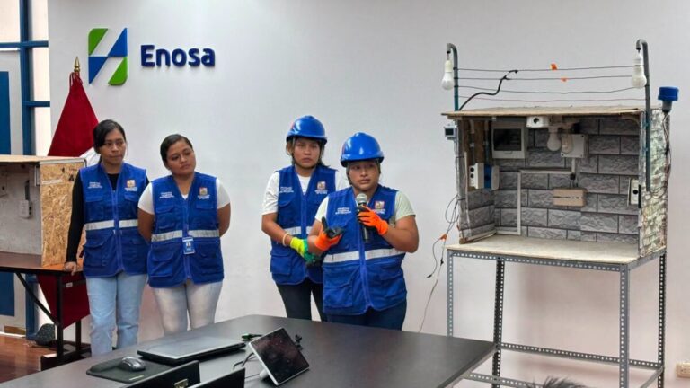 Mujeres Electricistas fortalecen su formación técnica en Piura y muestran avances al ministro de Energía y Minas La jornada se desarrolló en las oficinas de Enosa y permitió a las participantes poner en práctica las habilidades adquiridas durante su capacitación.