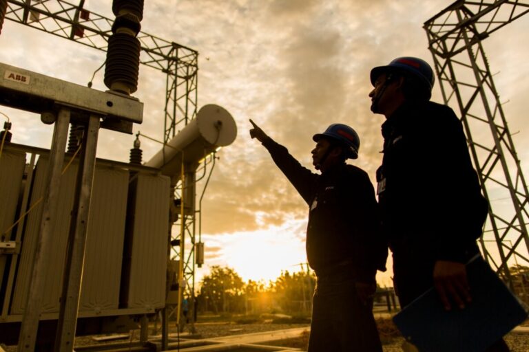 Enosa anuncia restricción del servicio eléctrico en varios sectores de Piura Las labores forman parte del plan preventivo implementado ante las condiciones que podría generar el Fenómeno El Niño.