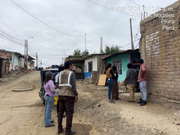Intervienen construcciones que invaden la vía pública en Veintiséis de Octubre