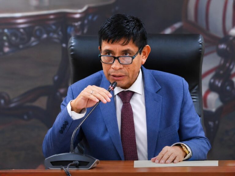 Congreso cita al ministro de Salud tras muerte de niña con cuadro compatible con dengue en Chulucanas
