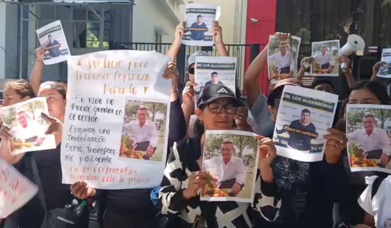 Familiares de Francisco Espinoza exigen justicia tras comparecencia restringida para conductor Los deudos cuestionaron la decisión judicial y anunciaron que continuarán exigiendo una investigación para esclarecer el accidente y determinar las responsabilidades correspondientes. Foto: Cutivalú