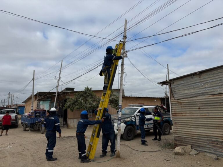 ENOSA retira más de 1 500 metros de cable clandestino en Piura y Castilla ENOSA retira más de 1 500 metros de cable clandestino en Piura y Castilla